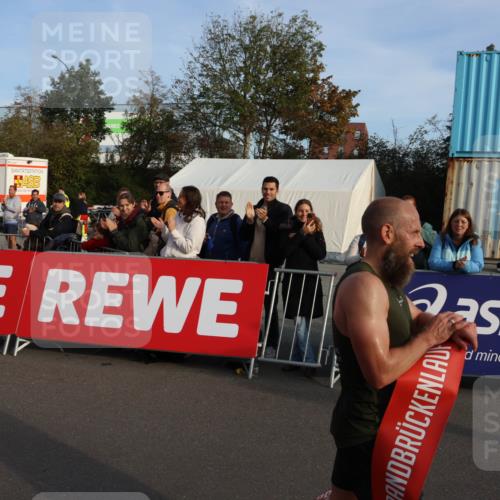 03.10.2026 - Köhlbrandbrückenlauf Mo-Foto http://msf.ph/oto/10741736 03.10.2026 09:41:59 Ziel 340, 2100 meine-sportfotos.de