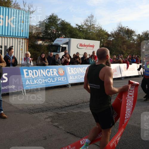 03.10.2026 - Köhlbrandbrückenlauf Mo-Foto http://msf.ph/oto/10741747 03.10.2026 09:42:01 Ziel 2100 meine-sportfotos.de