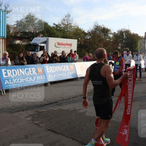 03.10.2026 - Köhlbrandbrückenlauf Mo-Foto http://msf.ph/oto/10741749 03.10.2026 09:42:02 Ziel 2100 meine-sportfotos.de