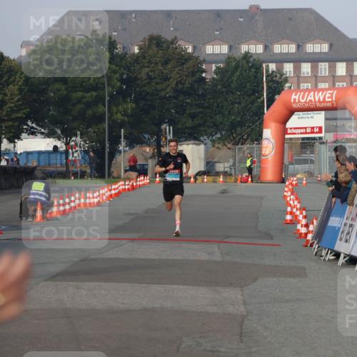 03.10.2026 - Köhlbrandbrückenlauf Mo-Foto http://msf.ph/oto/10741789 03.10.2026 09:43:10 Ziel 663133, 7, 4561, 2, 60, 64 meine-sportfotos.de