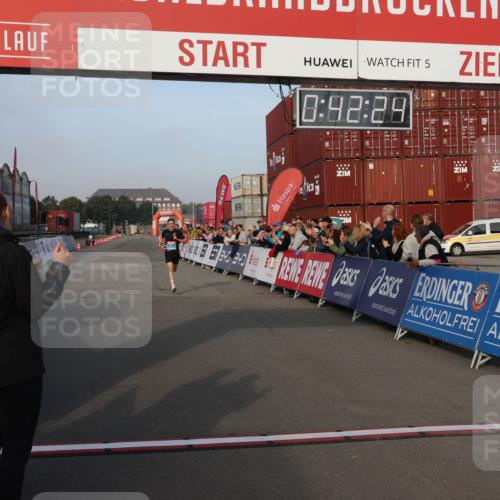 03.10.2026 - Köhlbrandbrückenlauf Mo-Foto http://msf.ph/oto/10741795 03.10.2026 09:43:16 Ziel 5, 0, 98, 29, 1773 meine-sportfotos.de