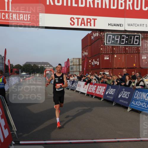 03.10.2026 - Köhlbrandbrückenlauf Mo-Foto http://msf.ph/oto/10741851 03.10.2026 09:44:08 Ziel 57, 5, 0, 98, 86, 1508 meine-sportfotos.de