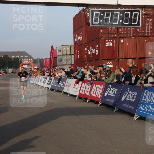 03.10.2026 - Köhlbrandbrückenlauf Mo-Foto http://msf.ph/oto/10741895 03.10.2026 09:44:22 Ziel 0, 49, 89, 2106 meine-sportfotos.de