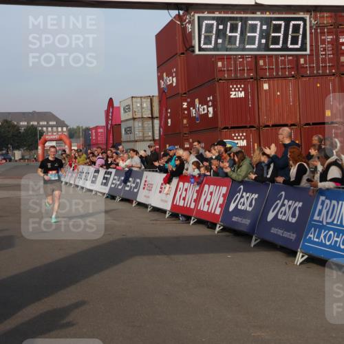 03.10.2026 - Köhlbrandbrückenlauf Mo-Foto http://msf.ph/oto/10741898 03.10.2026 09:44:22 Ziel 0, 49, 80, 340, 340, 172, 2106 meine-sportfotos.de
