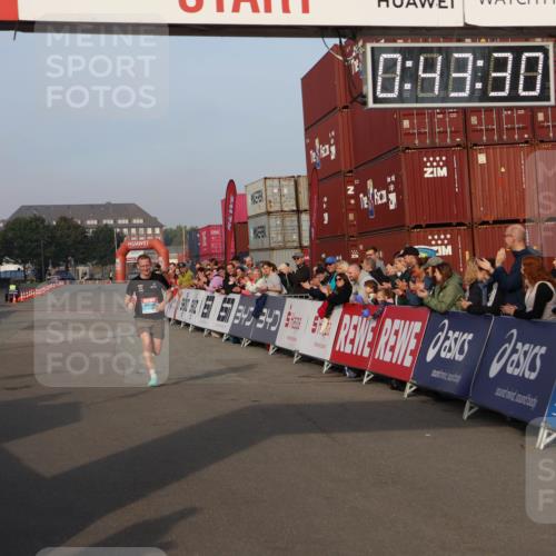 03.10.2026 - Köhlbrandbrückenlauf Mo-Foto http://msf.ph/oto/10741899 03.10.2026 09:44:22 Ziel 340, 340, 0, 49, 80, 2106 meine-sportfotos.de