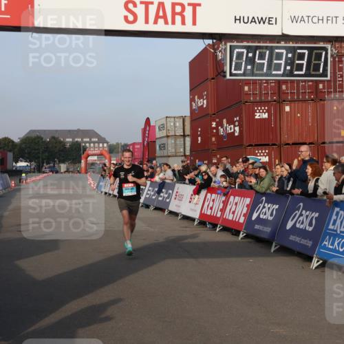 03.10.2026 - Köhlbrandbrückenlauf Mo-Foto http://msf.ph/oto/10741908 03.10.2026 09:44:24 Ziel 5, 0, 99, 38, 340, 340, 2106 meine-sportfotos.de