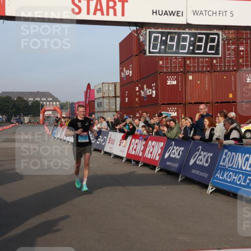 03.10.2026 - Köhlbrandbrückenlauf Mo-Foto http://msf.ph/oto/10741910 03.10.2026 09:44:24 Ziel 5, 0, 88, 82, 2106 meine-sportfotos.de
