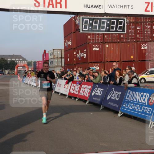 03.10.2026 - Köhlbrandbrückenlauf Mo-Foto http://msf.ph/oto/10741913 03.10.2026 09:44:24 Ziel 5, 2106, 17, 0, 98, 82, 2106 meine-sportfotos.de