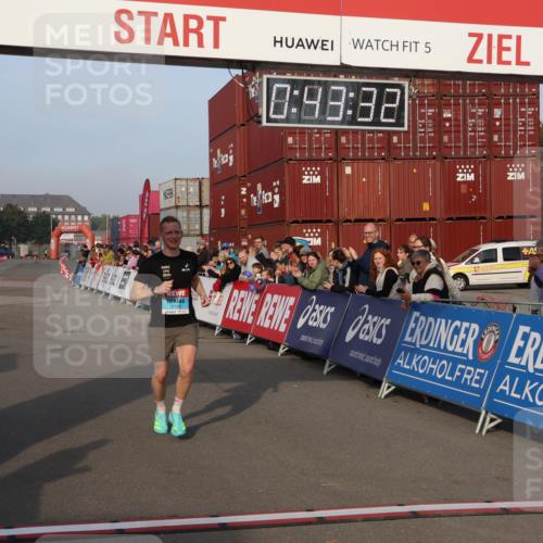 03.10.2026 - Köhlbrandbrückenlauf Mo-Foto http://msf.ph/oto/10741916 03.10.2026 09:44:25 Ziel 5, 1036, 2106, 0, 98, 82, 2106 meine-sportfotos.de