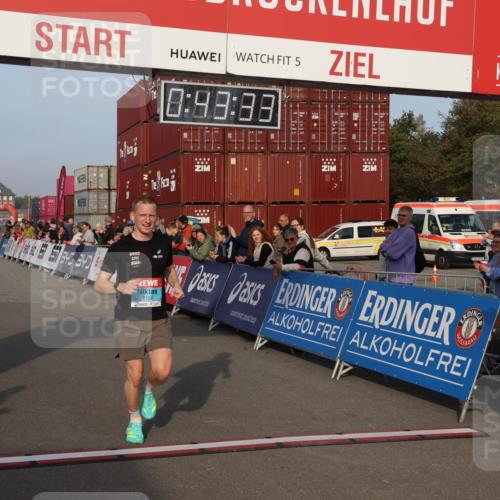 03.10.2026 - Köhlbrandbrückenlauf Mo-Foto http://msf.ph/oto/10741922 03.10.2026 09:44:25 Ziel 5, 1026, 0, 43, 88, 2106, 2106 meine-sportfotos.de