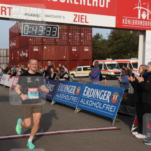 03.10.2026 - Köhlbrandbrückenlauf Mo-Foto http://msf.ph/oto/10741925 03.10.2026 09:44:26 Ziel 3, 5, 0, 48, 88, 2026, 2106, 7, 2106 meine-sportfotos.de