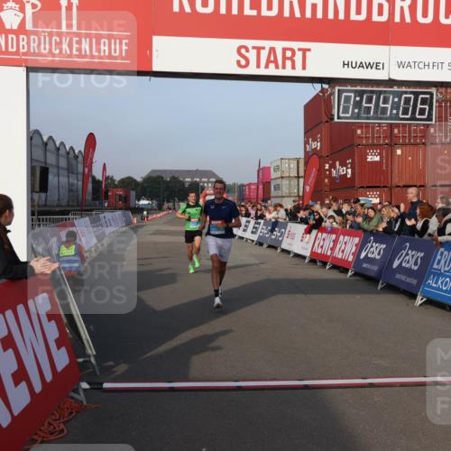 03.10.2026 - Köhlbrandbrückenlauf Mo-Foto http://msf.ph/oto/10741955 03.10.2026 09:44:58 Ziel 34, 5, 0, 99, 06, 2043, 2131 meine-sportfotos.de