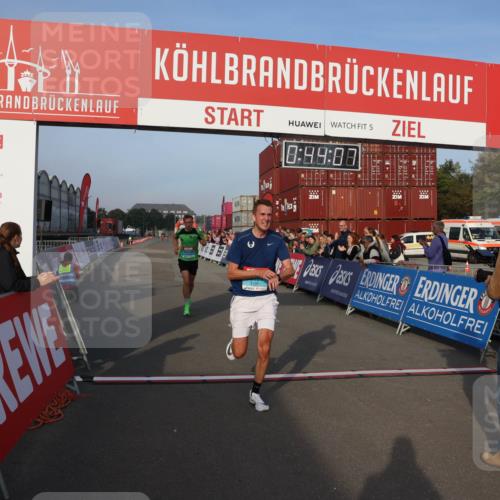 03.10.2026 - Köhlbrandbrückenlauf Mo-Foto http://msf.ph/oto/10741962 03.10.2026 09:44:59 Ziel 5, 0, 49, 08, 34, 09, 2043, 2131 meine-sportfotos.de