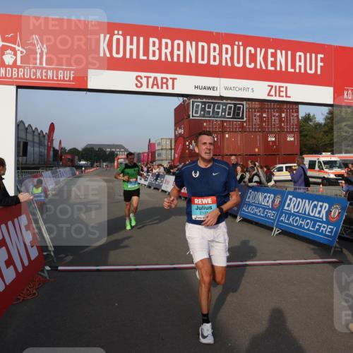 03.10.2026 - Köhlbrandbrückenlauf Mo-Foto http://msf.ph/oto/10741965 03.10.2026 09:45:00 Ziel 34, 5, 0, 99, 00, 2131, 02, 2043, 2131 meine-sportfotos.de