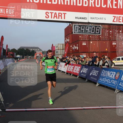 03.10.2026 - Köhlbrandbrückenlauf Mo-Foto http://msf.ph/oto/10741968 03.10.2026 09:45:00 Ziel 5, 5, 0, 49, 08, 2043, 2131 meine-sportfotos.de