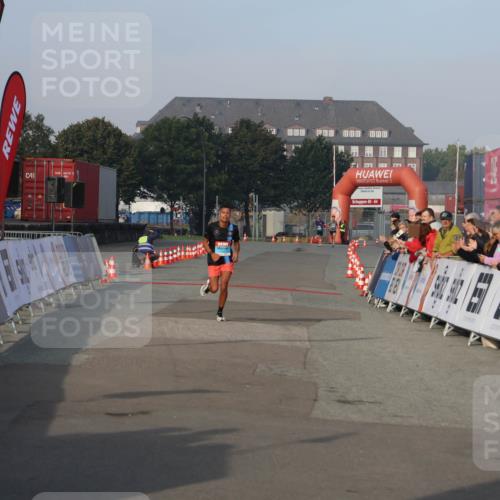 03.10.2026 - Köhlbrandbrückenlauf Mo-Foto http://msf.ph/oto/10742002 03.10.2026 09:45:15 Ziel 2, 60, 64, 340, 340 meine-sportfotos.de