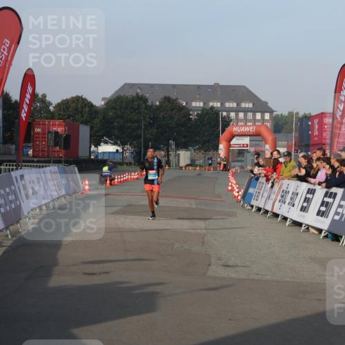 03.10.2026 - Köhlbrandbrückenlauf Mo-Foto http://msf.ph/oto/10742003 03.10.2026 09:45:15 Ziel 2, 60, 64, 340, 340 meine-sportfotos.de