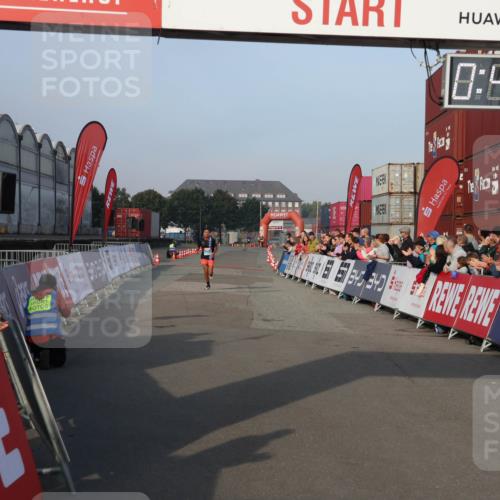 03.10.2026 - Köhlbrandbrückenlauf Mo-Foto http://msf.ph/oto/10742008 03.10.2026 09:45:16 Ziel 340, 340, 10139, 0, 99, 29 meine-sportfotos.de