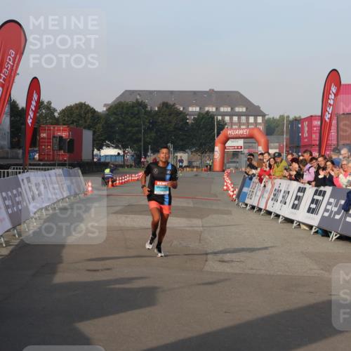 03.10.2026 - Köhlbrandbrückenlauf Mo-Foto http://msf.ph/oto/10742016 03.10.2026 09:45:19 Ziel 1263 meine-sportfotos.de