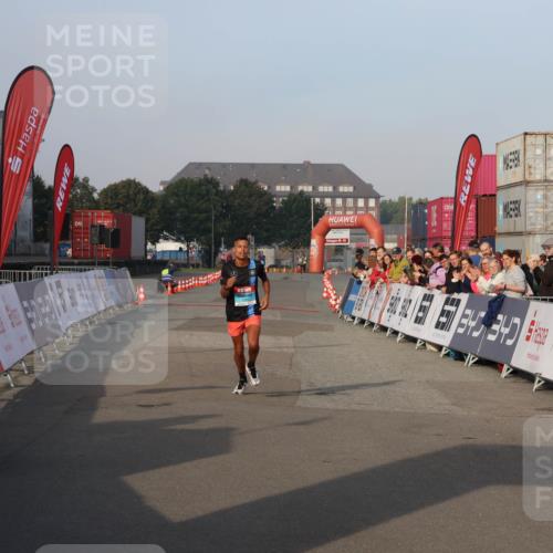 03.10.2026 - Köhlbrandbrückenlauf Mo-Foto http://msf.ph/oto/10742019 03.10.2026 09:45:19 Ziel 12, 1263 meine-sportfotos.de