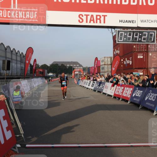 03.10.2026 - Köhlbrandbrückenlauf Mo-Foto http://msf.ph/oto/10742025 03.10.2026 09:45:20 Ziel 4, 5, 345, 340, 0, 99, 28, 1263 meine-sportfotos.de