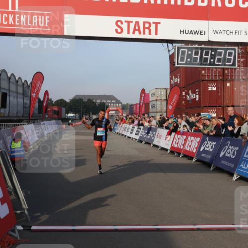 03.10.2026 - Köhlbrandbrückenlauf Mo-Foto http://msf.ph/oto/10742031 03.10.2026 09:45:21 Ziel 7, 5, 0, 98, 29, 1263 meine-sportfotos.de