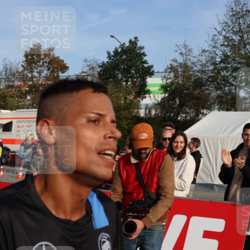 03.10.2026 - Köhlbrandbrückenlauf Mo-Foto http://msf.ph/oto/10742059 03.10.2026 09:45:24 Ziel 1263 meine-sportfotos.de