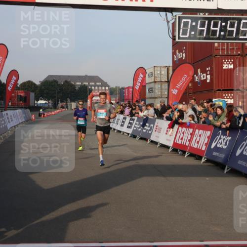 03.10.2026 - Köhlbrandbrückenlauf Mo-Foto http://msf.ph/oto/10742071 03.10.2026 09:45:42 Ziel 0, 49, 49, 2102, 2111 meine-sportfotos.de