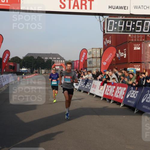 03.10.2026 - Köhlbrandbrückenlauf Mo-Foto http://msf.ph/oto/10742078 03.10.2026 09:45:42 Ziel 5, 0, 99, 50, 2102, 340, 340, 2102, 2111 meine-sportfotos.de