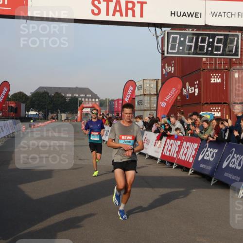 03.10.2026 - Köhlbrandbrückenlauf Mo-Foto http://msf.ph/oto/10742085 03.10.2026 09:45:43 Ziel 5, 0, 99, 68, 5, 458883, 2102, 2111 meine-sportfotos.de