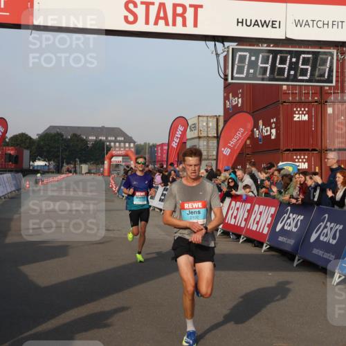 03.10.2026 - Köhlbrandbrückenlauf Mo-Foto http://msf.ph/oto/10742087 03.10.2026 09:45:43 Ziel 5, 0, 99, 58, 2102, 2102, 2111 meine-sportfotos.de