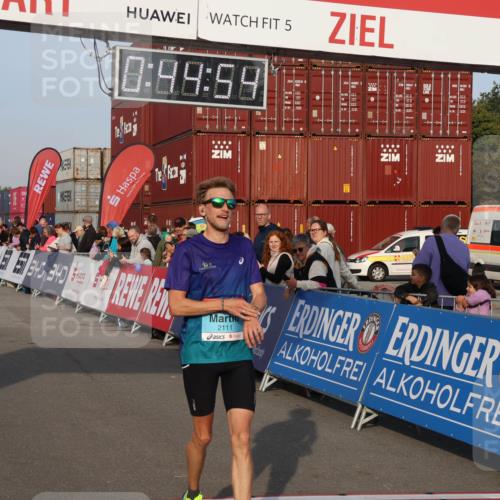 03.10.2026 - Köhlbrandbrückenlauf Mo-Foto http://msf.ph/oto/10742109 03.10.2026 09:45:46 Ziel 5, 0, 99, 59, 340, 340, 2111, 2102, 2111 meine-sportfotos.de