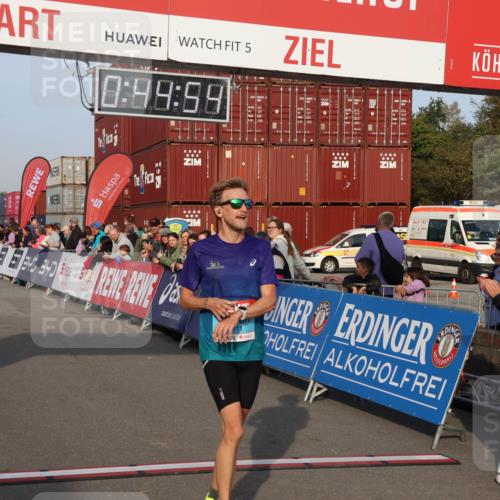 03.10.2026 - Köhlbrandbrückenlauf Mo-Foto http://msf.ph/oto/10742115 03.10.2026 09:45:46 Ziel 5, 0, 99, 59, 2102, 2111 meine-sportfotos.de