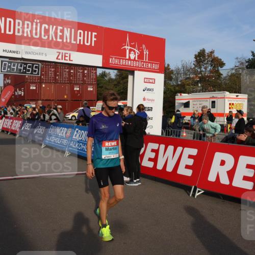 03.10.2026 - Köhlbrandbrückenlauf Mo-Foto http://msf.ph/oto/10742125 03.10.2026 09:45:48 Ziel 5, 0, 99, 59, 2111, 2102, 2111 meine-sportfotos.de