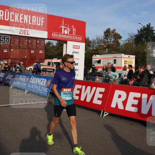 03.10.2026 - Köhlbrandbrückenlauf Mo-Foto http://msf.ph/oto/10742128 03.10.2026 09:45:48 Ziel 5, 0, 99, 56, 2102, 2111 meine-sportfotos.de