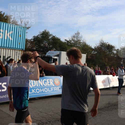 03.10.2026 - Köhlbrandbrückenlauf Mo-Foto http://msf.ph/oto/10742136 03.10.2026 09:45:51 Ziel 2111 meine-sportfotos.de