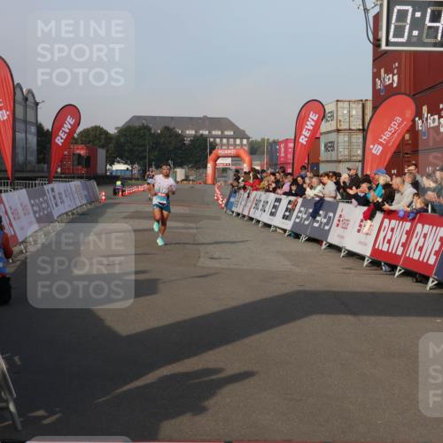 03.10.2026 - Köhlbrandbrückenlauf Mo-Foto http://msf.ph/oto/10742144 03.10.2026 09:46:11 Ziel 6926, 13, 0, 49, 88 meine-sportfotos.de