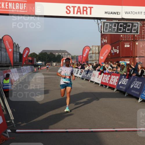 03.10.2026 - Köhlbrandbrückenlauf Mo-Foto http://msf.ph/oto/10742171 03.10.2026 09:46:14 Ziel 5, 6926, 0, 85, 82, 1063, 1063 meine-sportfotos.de