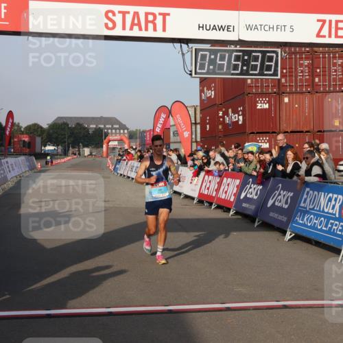 03.10.2026 - Köhlbrandbrückenlauf Mo-Foto http://msf.ph/oto/10742210 03.10.2026 09:46:25 Ziel 5, 6926, 9269, 0, 96, 88, 3735 meine-sportfotos.de