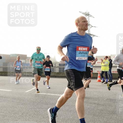 03.10.2026 - Köhlbrandbrückenlauf Michael Burmester http://msf.ph/oto/10764052 03.10.2026 09:15:57 Position 3 1590, 2002, 1109 meine-sportfotos.de