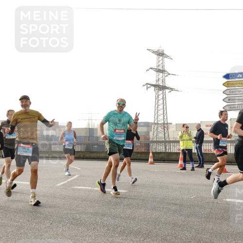 03.10.2026 - Köhlbrandbrückenlauf Michael Burmester http://msf.ph/oto/10764053 03.10.2026 09:15:58 Position 3 1591, 1590, 3 meine-sportfotos.de