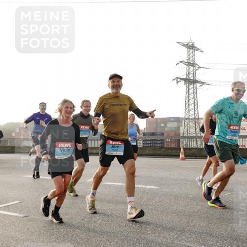 03.10.2026 - Köhlbrandbrückenlauf Michael Burmester http://msf.ph/oto/10764056 03.10.2026 09:15:58 Position 3 1591, 1590, 3 meine-sportfotos.de
