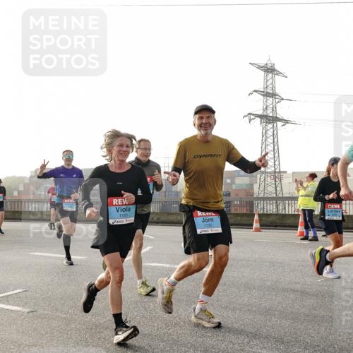 03.10.2026 - Köhlbrandbrückenlauf Michael Burmester http://msf.ph/oto/10764058 03.10.2026 09:15:58 Position 3 1591, 1590, 3, 2351 meine-sportfotos.de