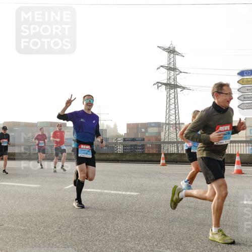 03.10.2026 - Köhlbrandbrückenlauf Michael Burmester http://msf.ph/oto/10764062 03.10.2026 09:15:59 Position 3 3, 729, 15 meine-sportfotos.de
