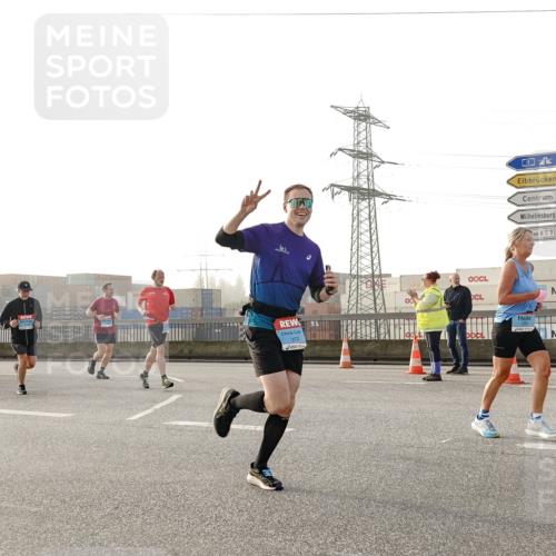 03.10.2026 - Köhlbrandbrückenlauf Michael Burmester http://msf.ph/oto/10764066 03.10.2026 09:16:00 Position 3 37, 3, 2 meine-sportfotos.de