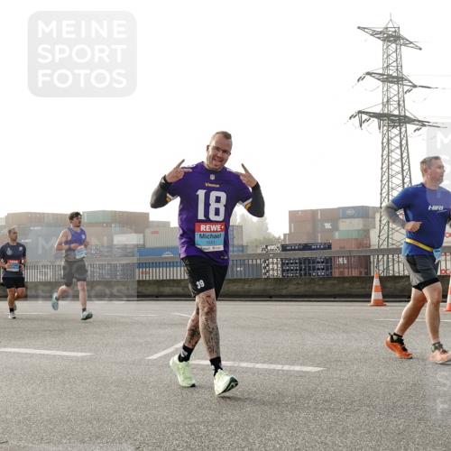 03.10.2026 - Köhlbrandbrückenlauf Michael Burmester http://msf.ph/oto/10764096 03.10.2026 09:16:09 Position 3 18, 1551, 39 meine-sportfotos.de