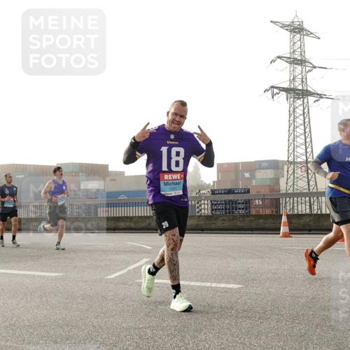 03.10.2026 - Köhlbrandbrückenlauf Michael Burmester http://msf.ph/oto/10764097 03.10.2026 09:16:09 Position 3 18, 1551, 39, 1 meine-sportfotos.de