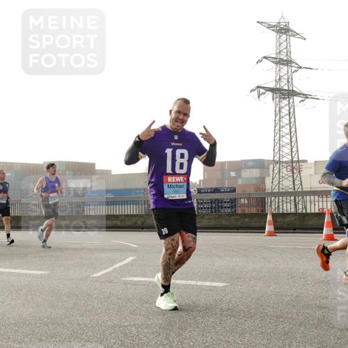 03.10.2026 - Köhlbrandbrückenlauf Michael Burmester http://msf.ph/oto/10764098 03.10.2026 09:16:09 Position 3 39, 18, 1551 meine-sportfotos.de