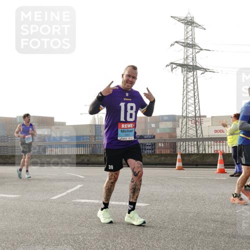 03.10.2026 - Köhlbrandbrückenlauf Michael Burmester http://msf.ph/oto/10764099 03.10.2026 09:16:09 Position 3 39, 18, 1551, 3 meine-sportfotos.de