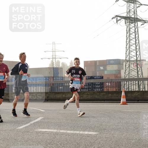03.10.2026 - Köhlbrandbrückenlauf Michael Burmester http://msf.ph/oto/10764117 03.10.2026 09:16:15 Position 3 42, 195, 19 meine-sportfotos.de